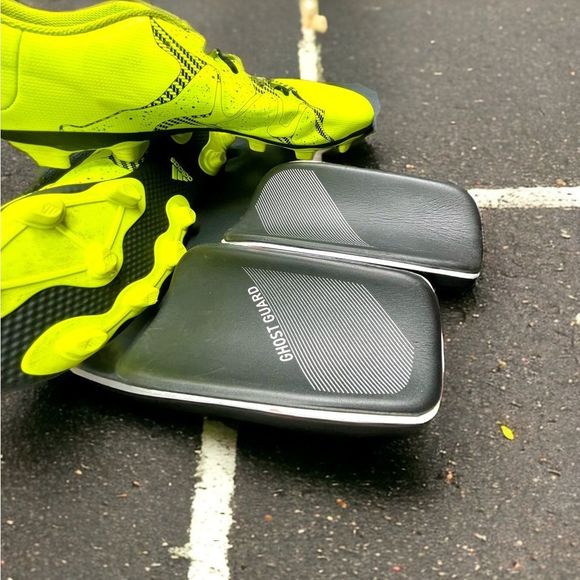 S♥️LD! Adidas 15.4 l Neon Yellow l Soccer Cleats & Shin pads l Men’s Size 10 EUC - Picture 4 of 10